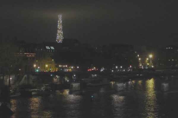 Foggy-Eiffel-Tower